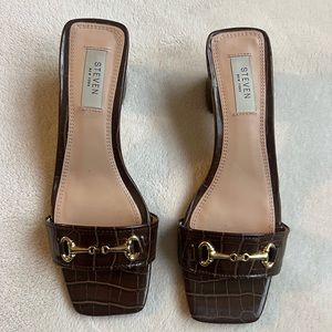 Croc Brown Sandals Steve Madden Block
Low Heel